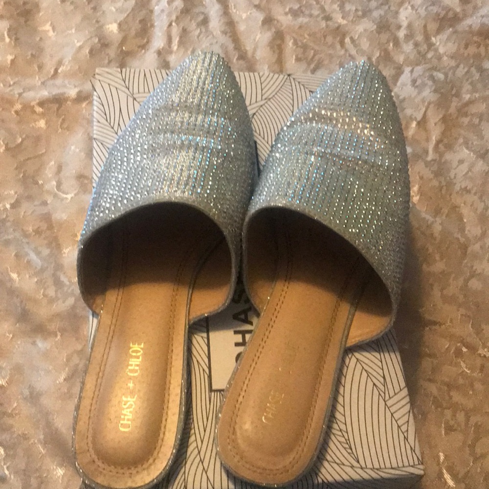 Slippers - Picture 2 of 5